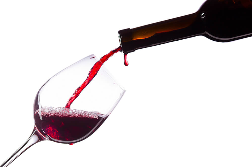 Die Polyphenolen im Rotwein schützen vor umweltbedingter Hautalterung