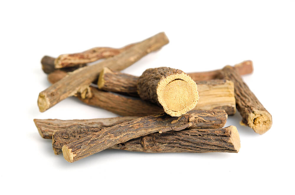 Süßholzwurzel-Extrakt wirkt entzündungshemmend und antiallergisch, beruhigt und regeneriert gereizte und gestresste Haut